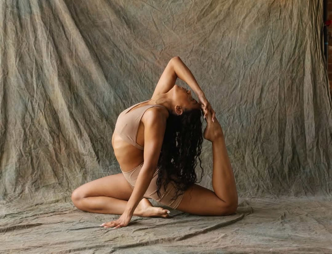 Anyssa (Vinyasa Yoga)
