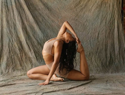 Anyssa (Vinyasa Yoga)